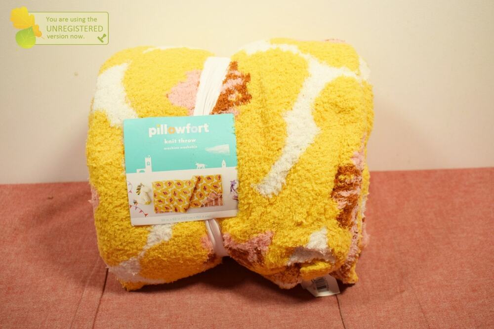 Pillowfort Knit Flower Kids' Throw Blanket 50x60"